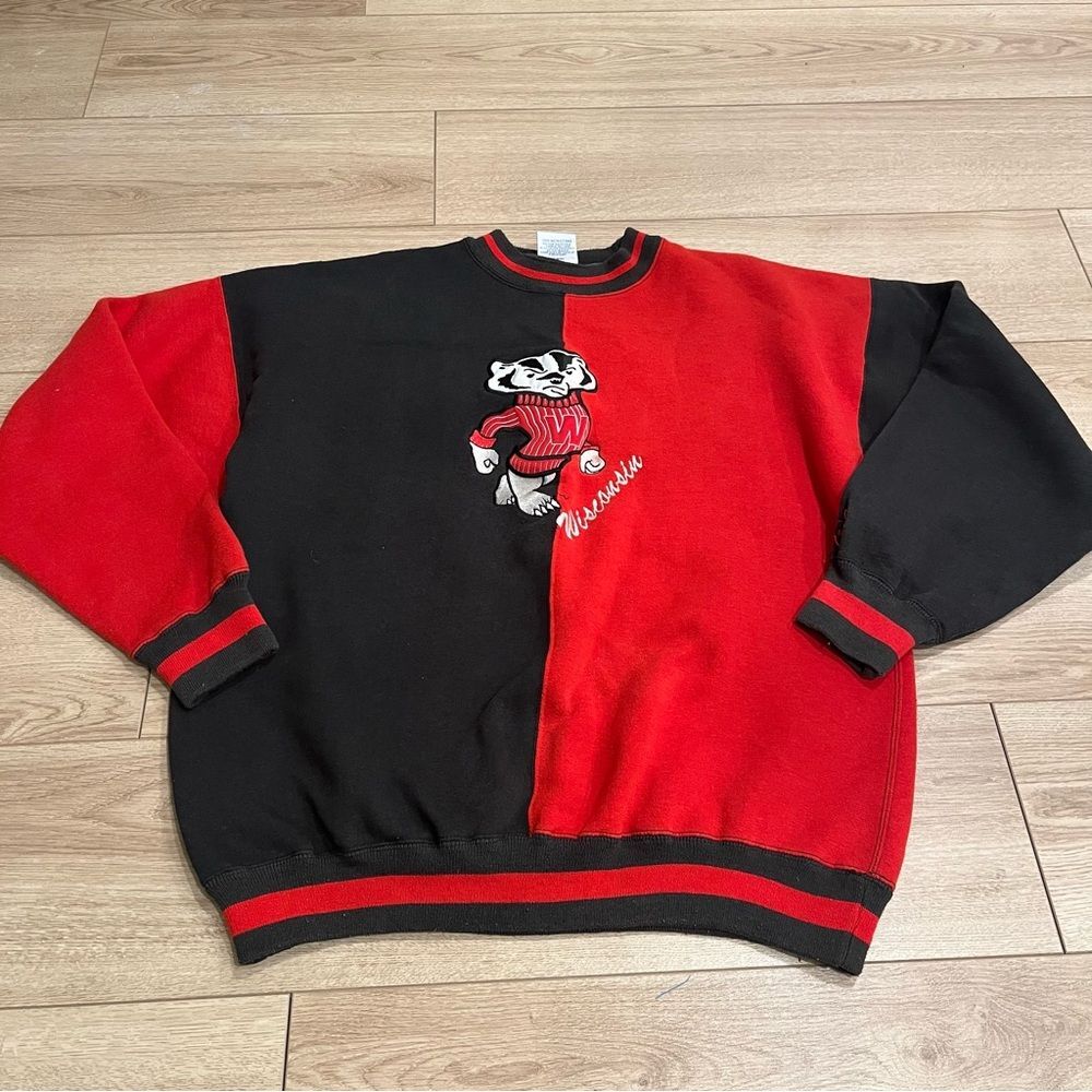 Vintage Wisconsin Badgers Red Black Colorblock Embroidered Sweatshirt Size XL